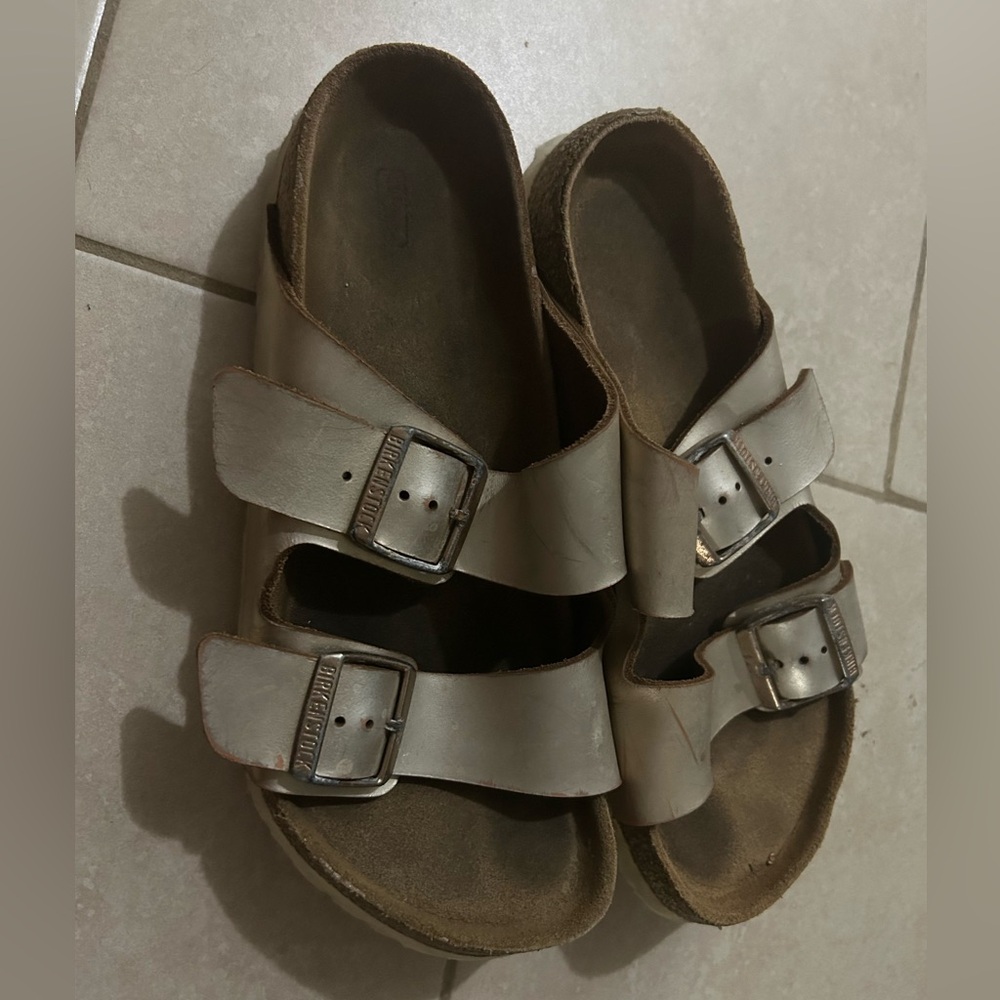 Birkenstock silver metallic size 7 preloved condition